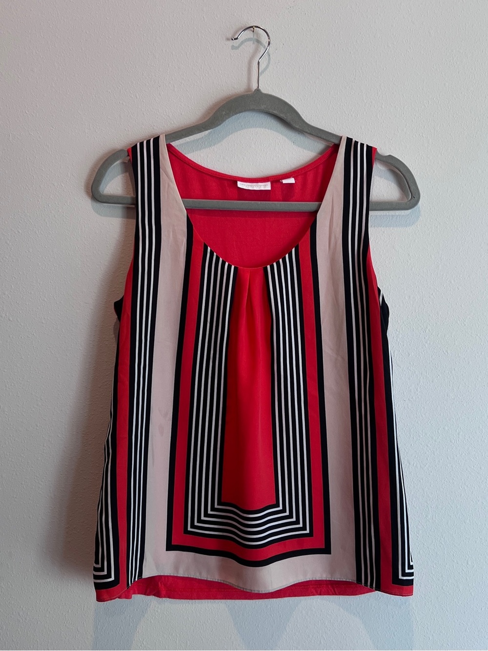 New York & Co Sleeveless Top Medium M Red Cream Colorblock Pleated Geometric